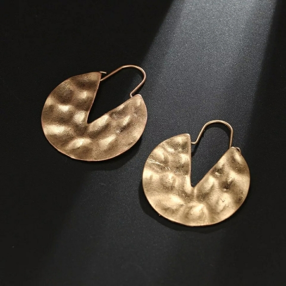 Jewelry - 2 for $26 Gold Tone Rock Style Earring